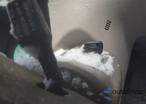 2004 Toyota Corolla Le z USA, uszkodzony, nr VIN 1NXBR38E84Z338451